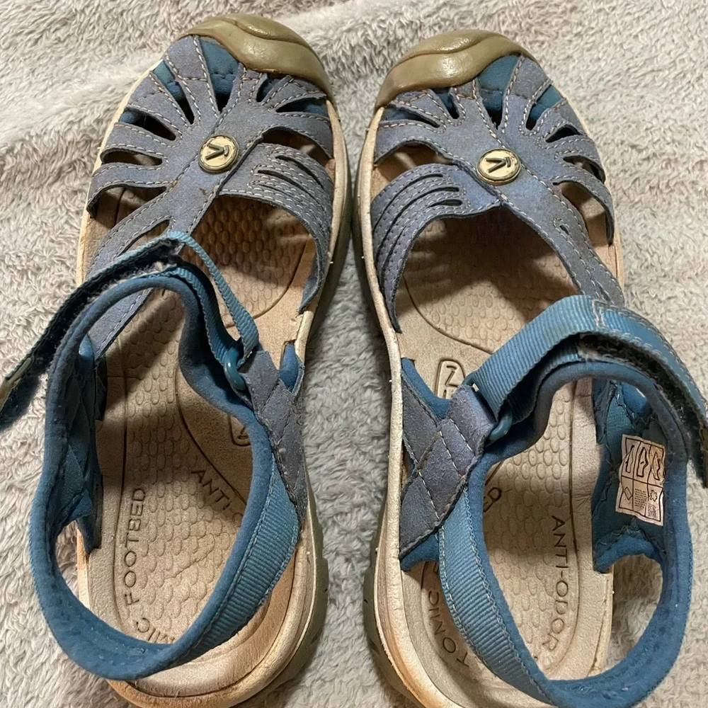 Keen Blue Sandals with Adjustable Strap and Cutout Design 5.5 - Picture 7 of 13